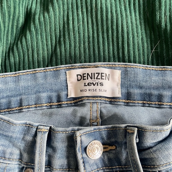 Denizen from Levi’s Mid Rise Slim Jeans Light Wash - Picture 4 of 5